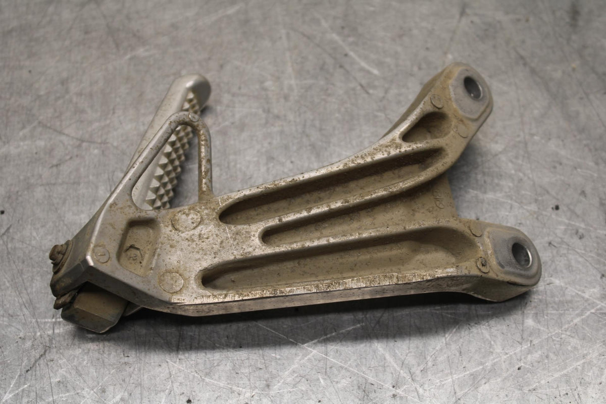 03-04 HONDA CBR600RR REAR BACK PASSENGER PEG SET PAIR BB628