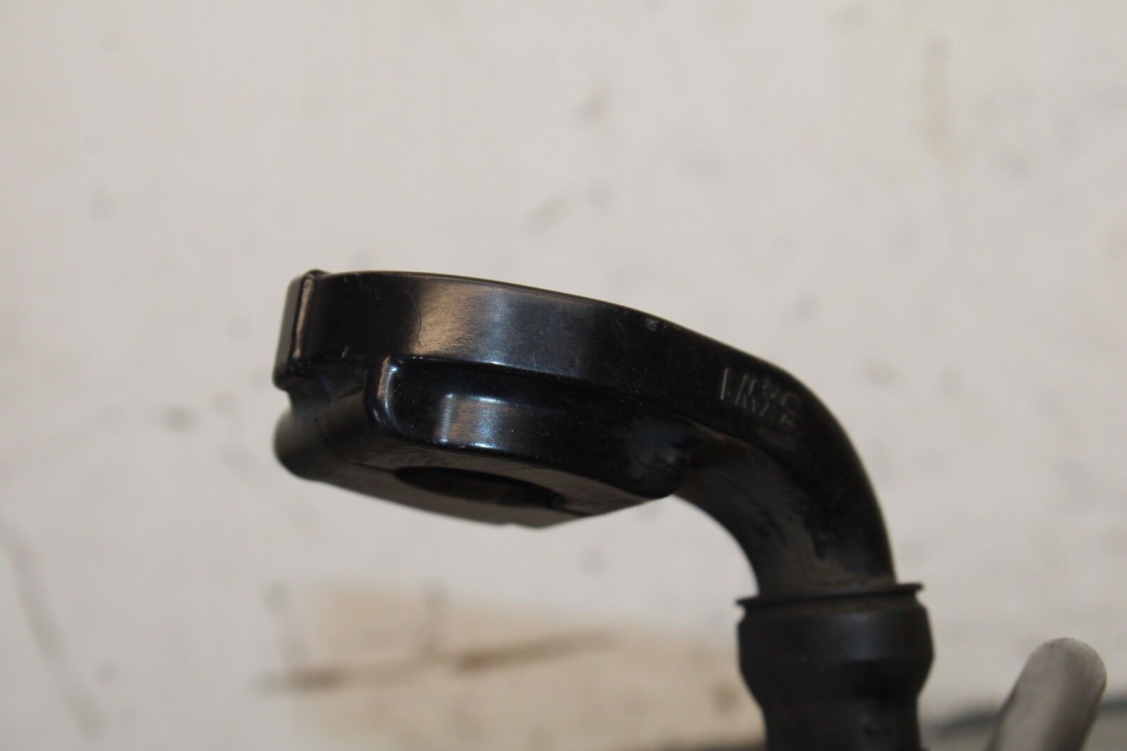 03-04 KAWASAKI NINJA ZX6RR THROTTLE CABLE LINE HOUSING GUIDE BB684