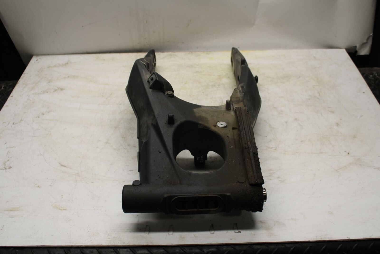 07-16 TRIUMPH STREET TRIPLE REAR SWINGARM BACK SUSPENSION SWING ARM BB356