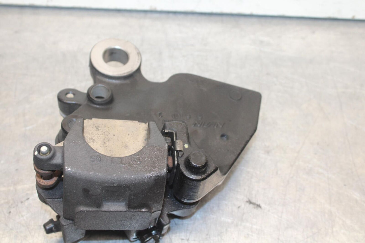 12-17 KAWASAKI ER-6N Z650 REAR BACK BRAKE CALIPER W MOUNT BRACKET BB607