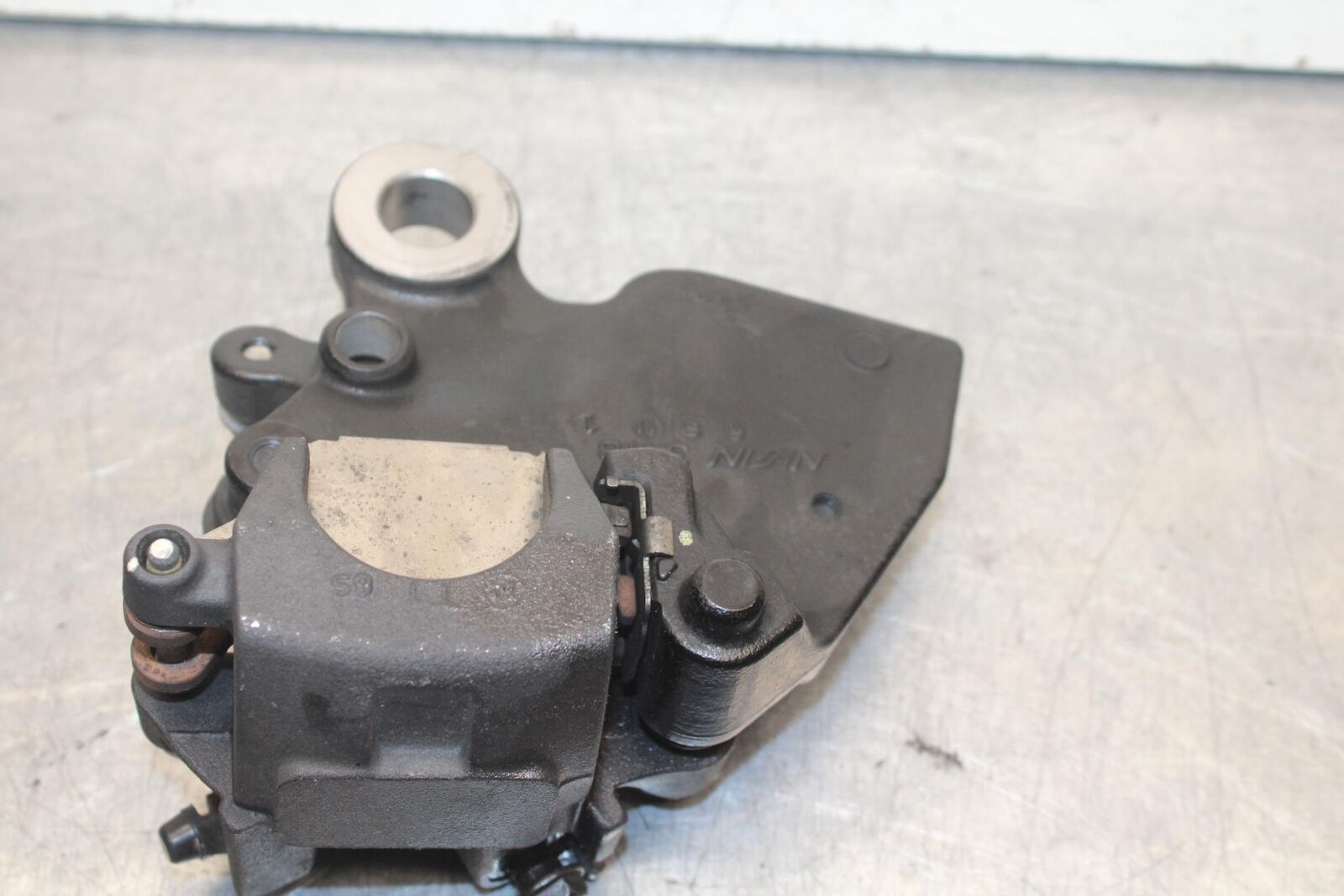 12-17 KAWASAKI ER-6N Z650 REAR BACK BRAKE CALIPER W MOUNT BRACKET BB607