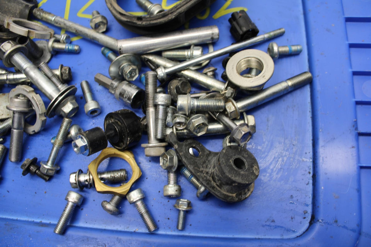 15-21 SUZUKI GSXR600 ENGINE MOUNTING BOLTS HARDWARE MOTOR SCREWS BB463