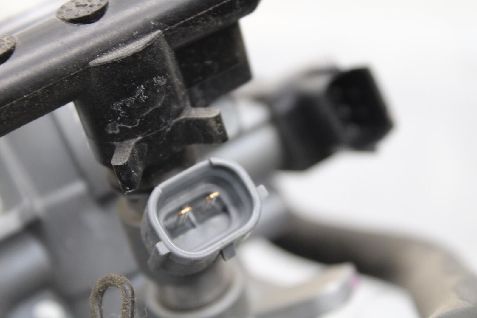 19-22 KAWASAKI Z400 MAIN FUEL INJECTORS / THROTTLE BODIES BB586