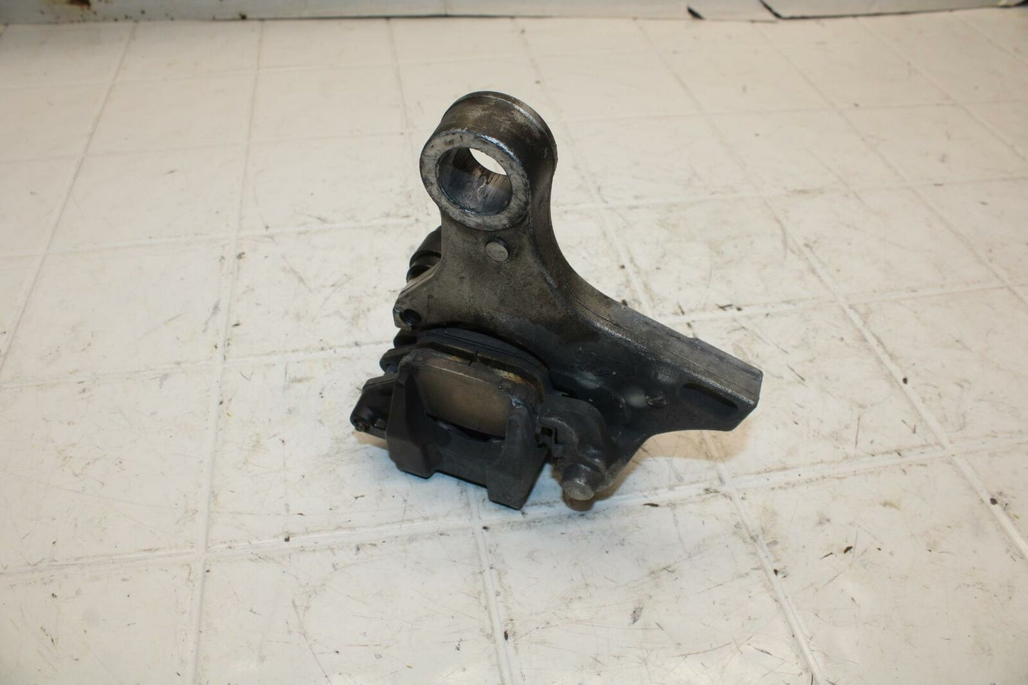 05-06 HONDA CBR600RR REAR BACK BRAKE CALIPER W MOUNT BRACKET BB399