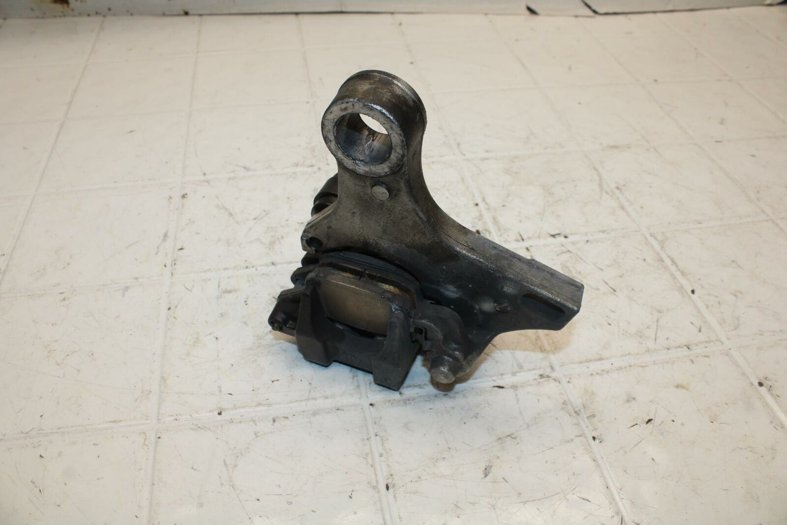 05-06 HONDA CBR600RR REAR BACK BRAKE CALIPER W MOUNT BRACKET BB399