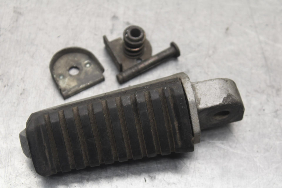 84-86 KAWASAKI GPZ900 REAR BACK PASSENGER PEG SET PAIR BB84