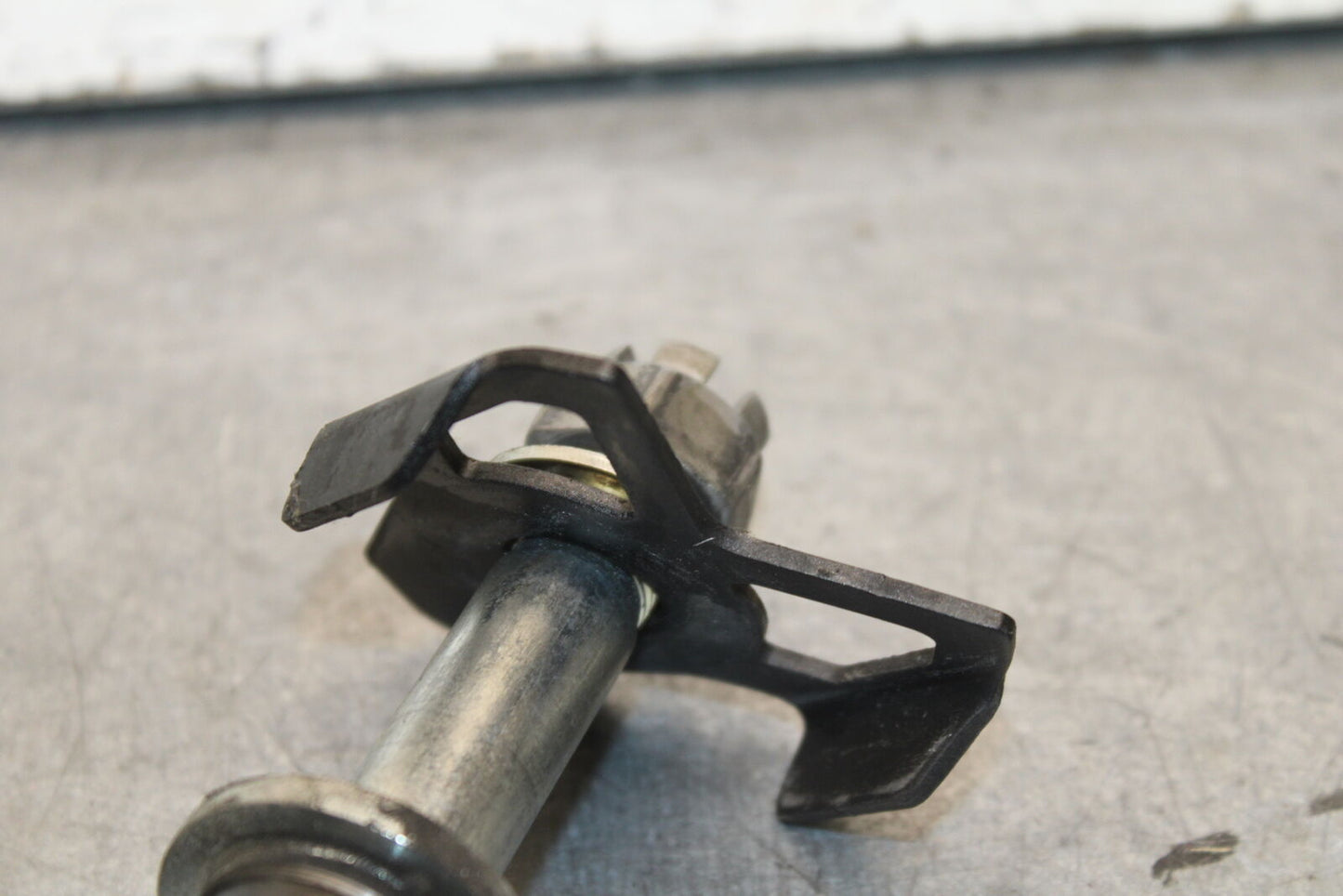 18-23 KAWASAKI NINJA 400 REAR AXLE BACK WHEEL RIM PIVOT BOLT AXEL BB660