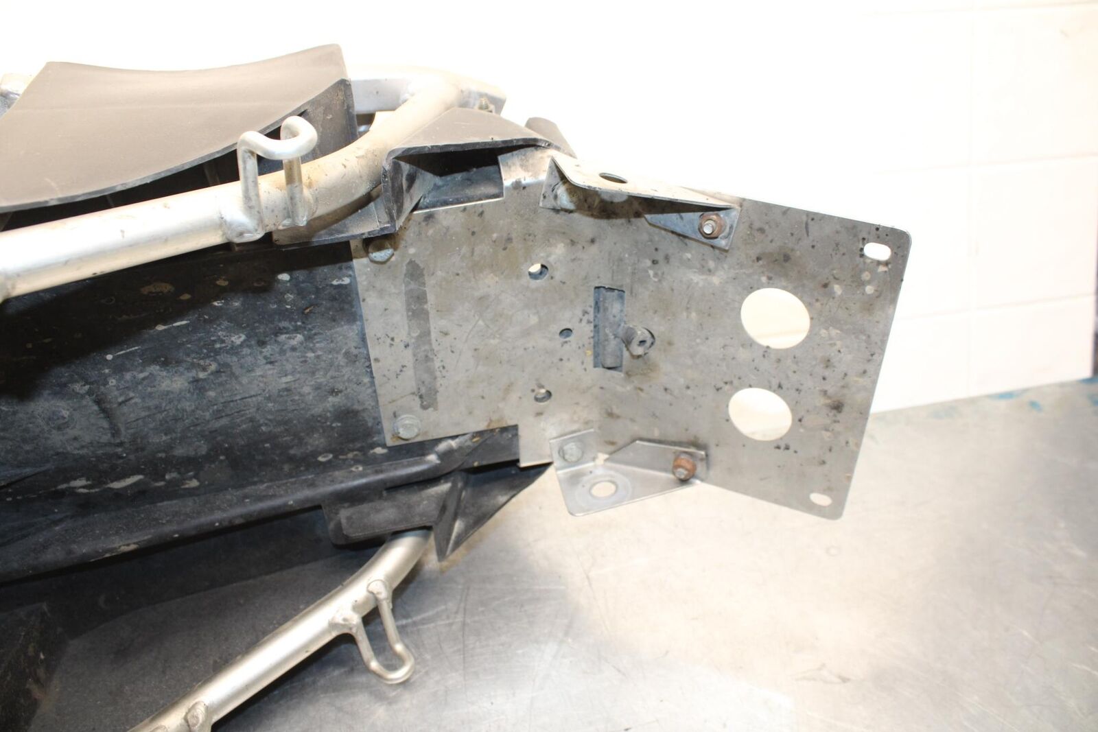 1999 Suzuki GSXR600 REAR SUBFRAME BACK SUB FRAME 41200-33E20 43980-33E20 BB580