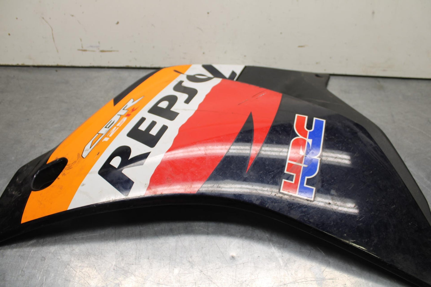 11-19 HONDA CBR125R LEFT MID UPPER SIDE FAIRING COWL PLASTIC BB102
