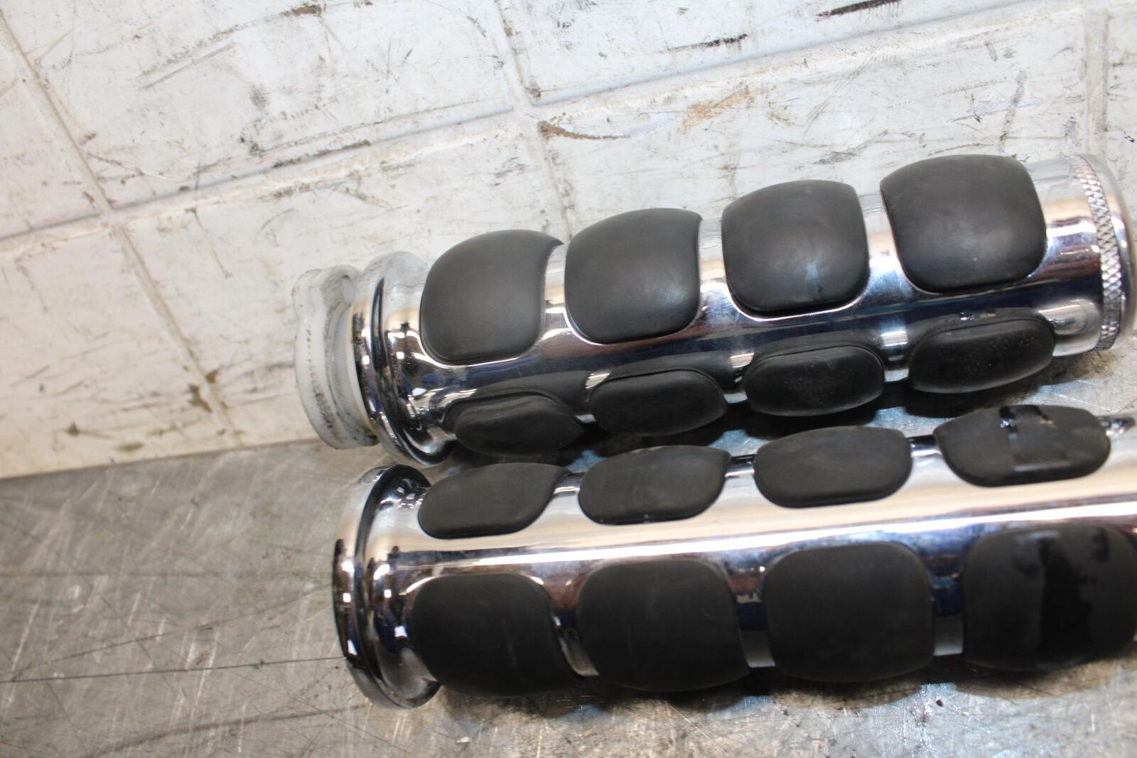 2007 Suzuki Boulevard M50 RIGHT LEFT CLIPON HANDLEBAR GRIPS GRIP PAIR SET BB537