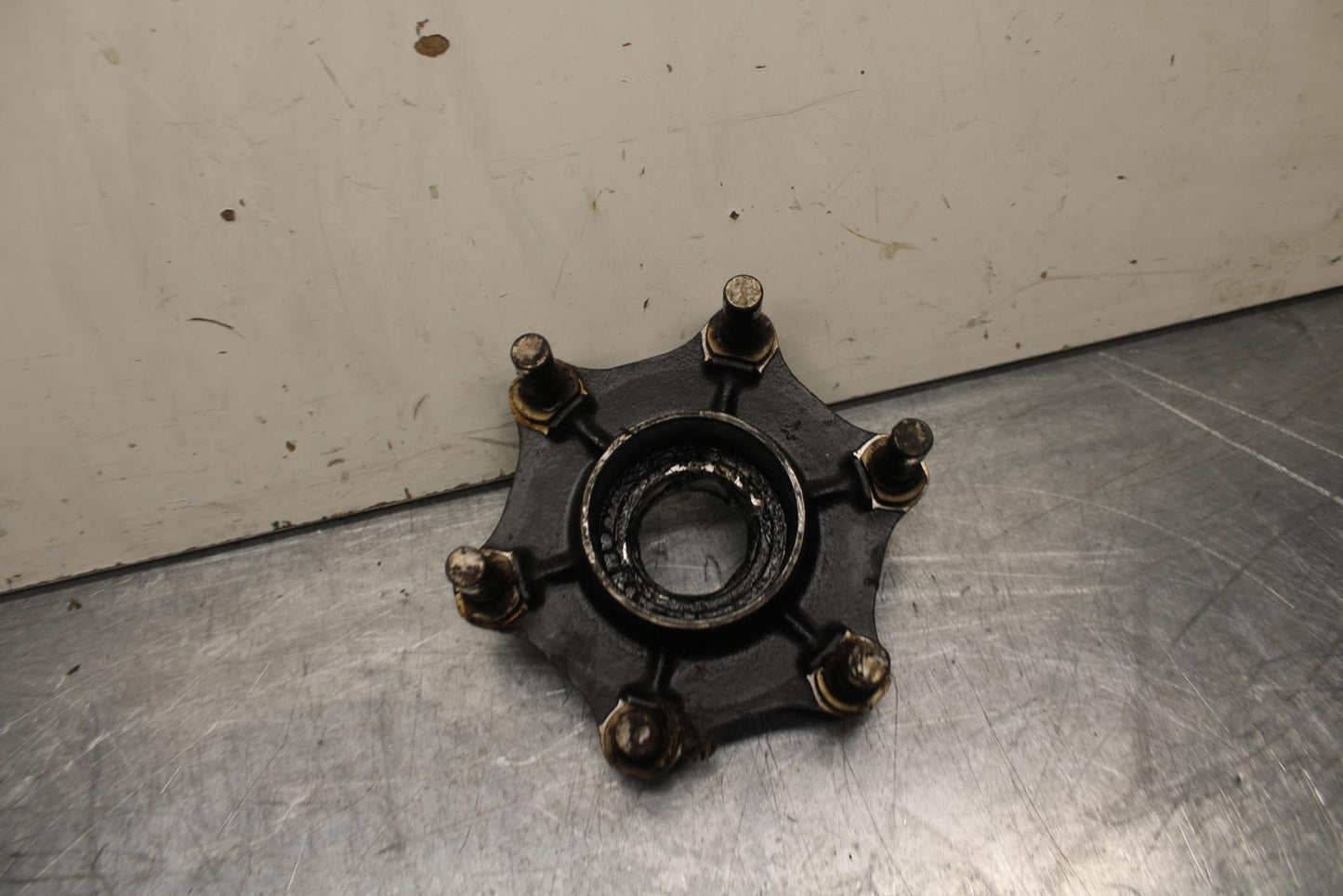 1983 Honda V45 Magna VF750C REAR HUB WHEEL BB91