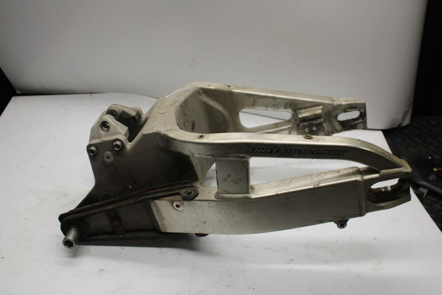 03-04 HONDA CBR600RR REAR SWINGARM BACK SUSPENSION SWING ARM BB253