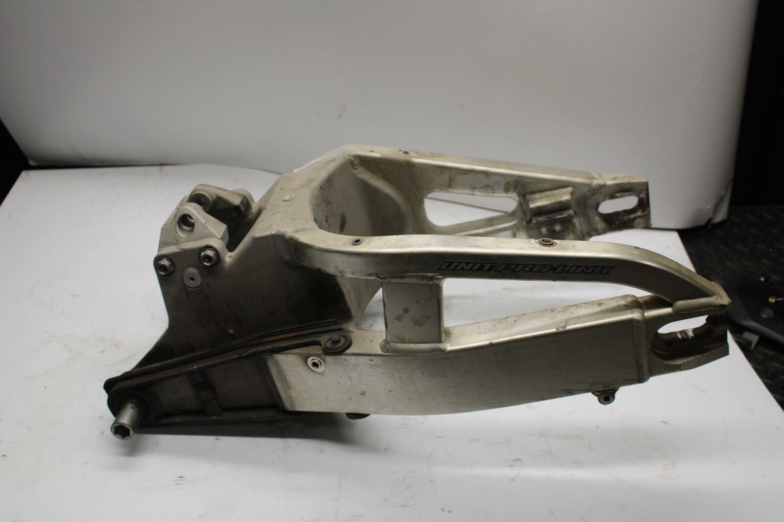 03-04 HONDA CBR600RR REAR SWINGARM BACK SUSPENSION SWING ARM BB253