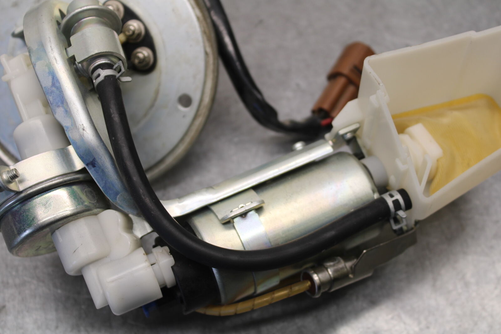 05-06 SUZUKI BOULEVARD M50 FUEL PUMP 15100-10F10 15100-39G00 15100-41F10 BB671