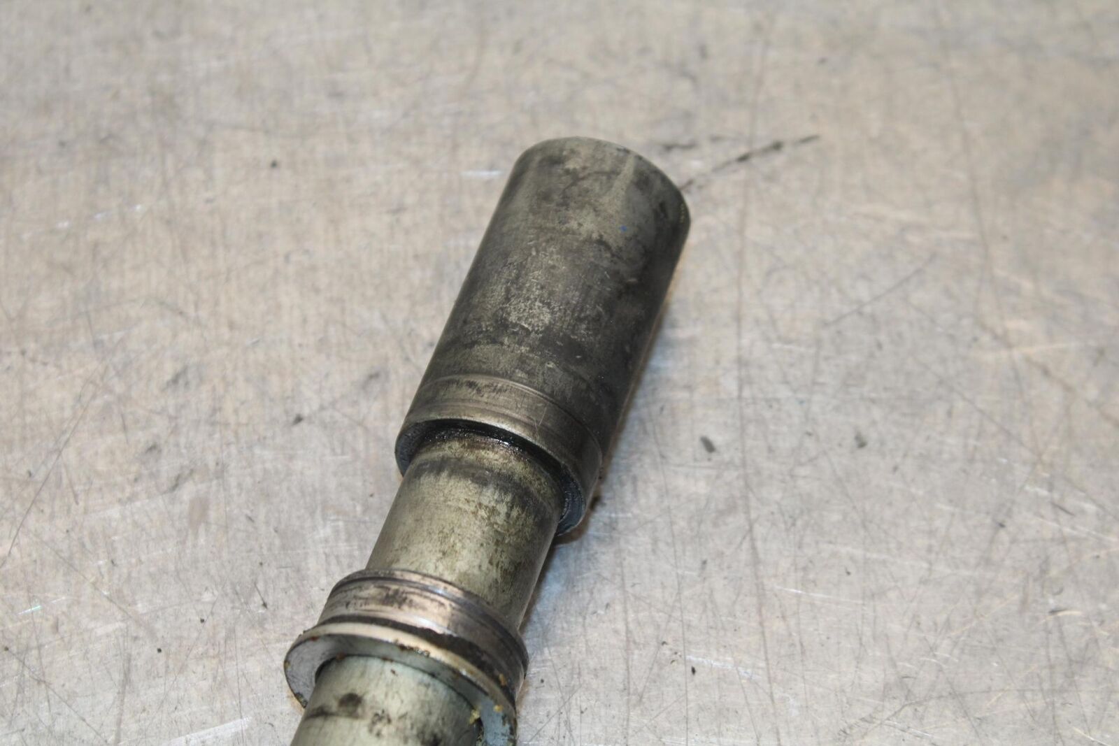 2011 Suzuki GSXR600 FRONT WHEEL RIM AXLE PIVOT BOLT 54711-14J00 BB94