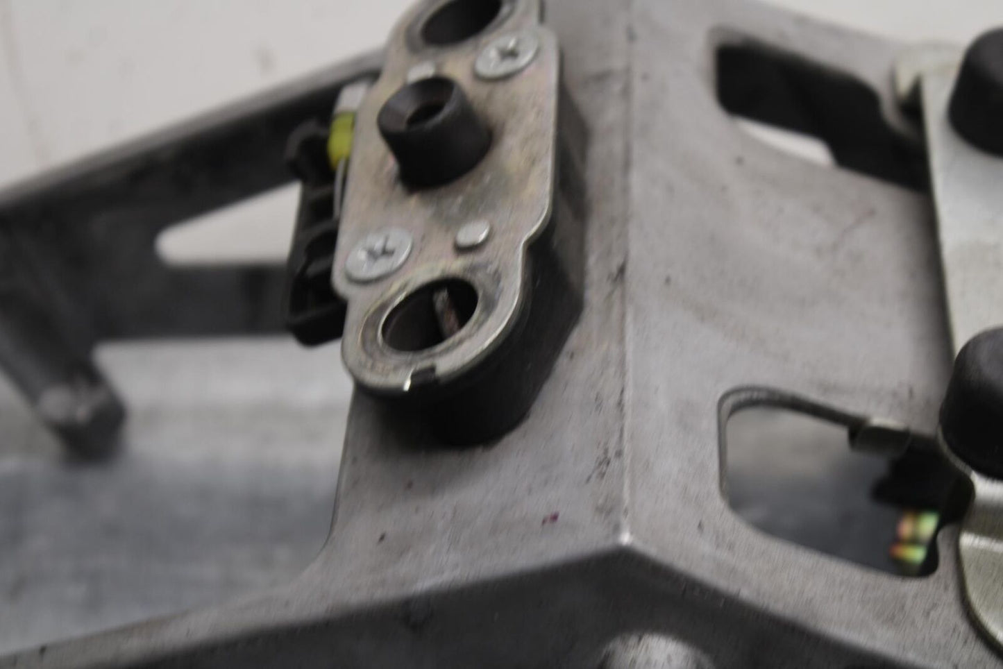 06-07 SUZUKI GSXR750 REAR SUBFRAME SUB FRAME 41211-01H00-YAP 41231-41G10 BB613