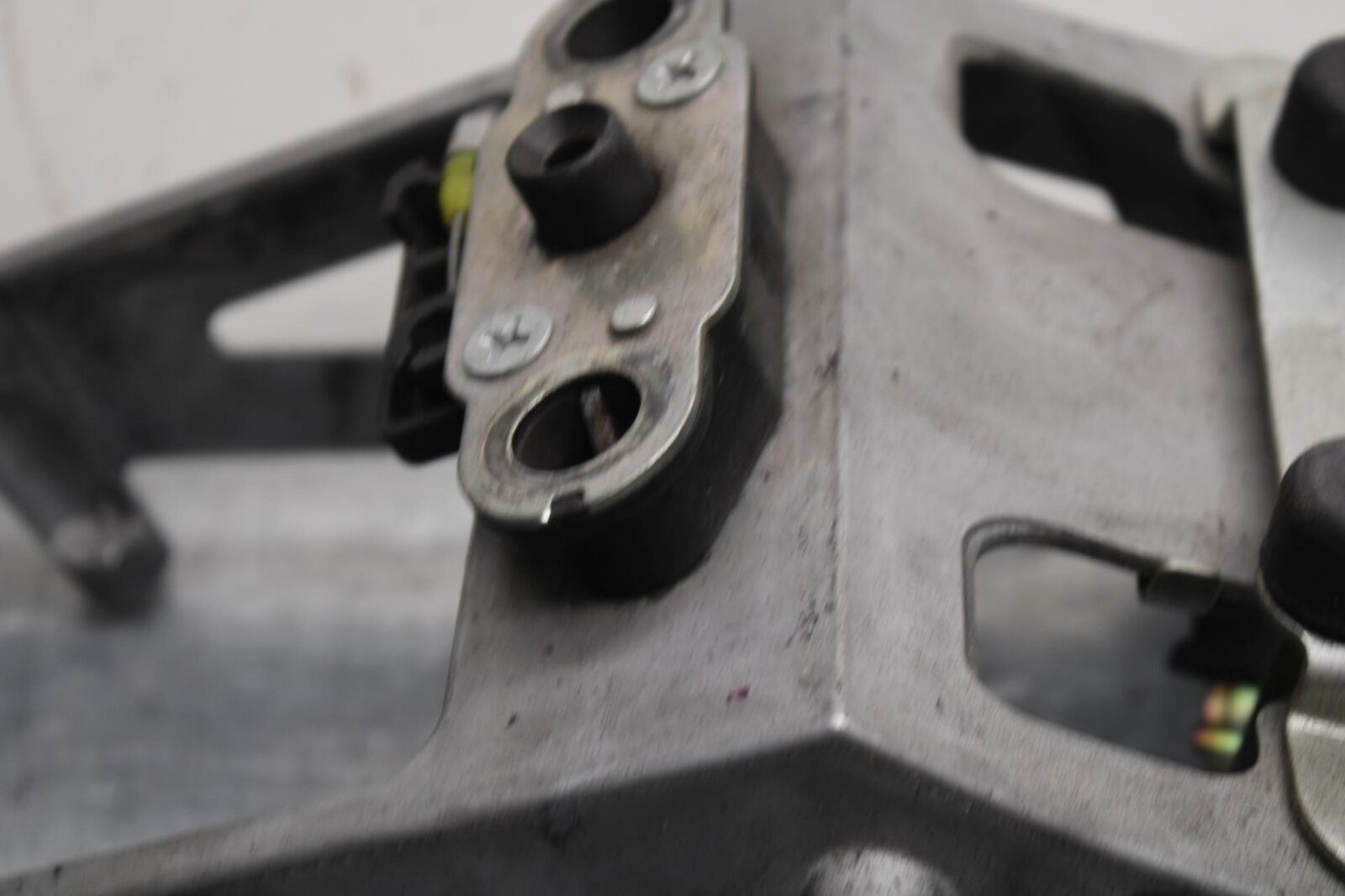 06-07 SUZUKI GSXR750 REAR SUBFRAME SUB FRAME 41211-01H00-YAP 41231-41G10 BB613