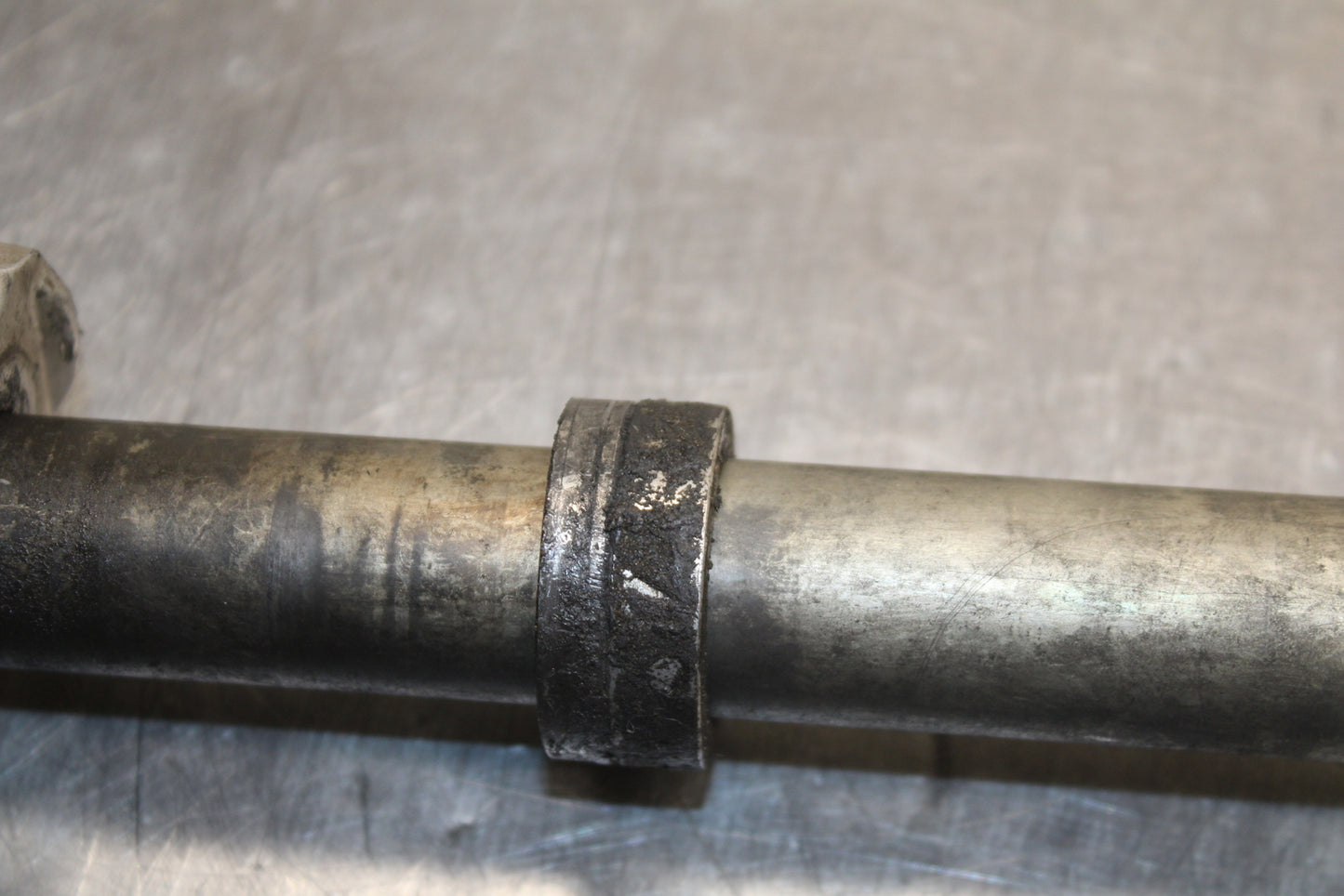 08-10 SUZUKI GSXR 600 REAR AXLE BACK WHEEL RIM PIVOT BOLT AXEL BB132