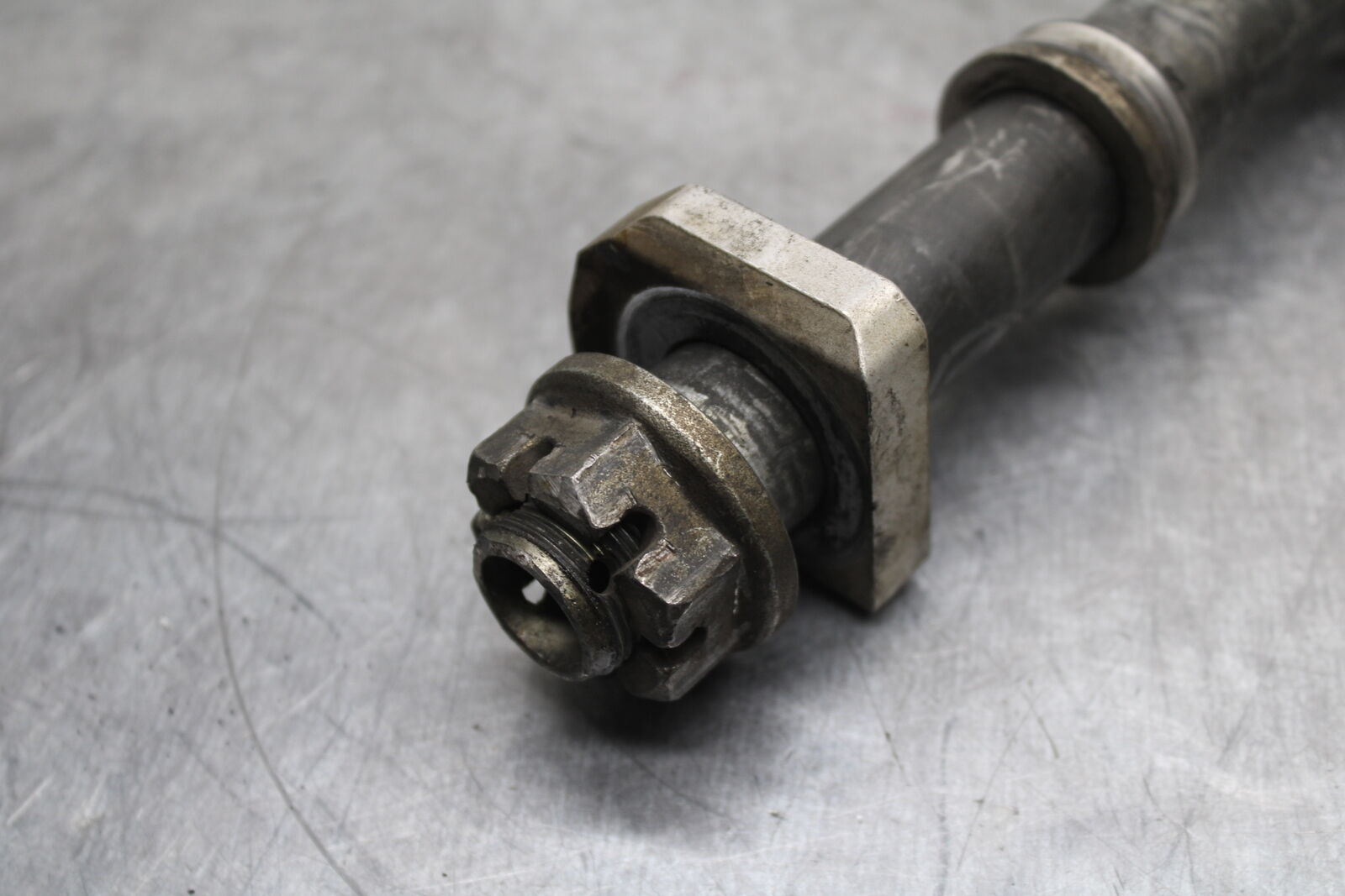 06-07 SUZUKI GSXR 600 REAR AXLE BACK WHEEL RIM PIVOT BOLT AXEL BB737