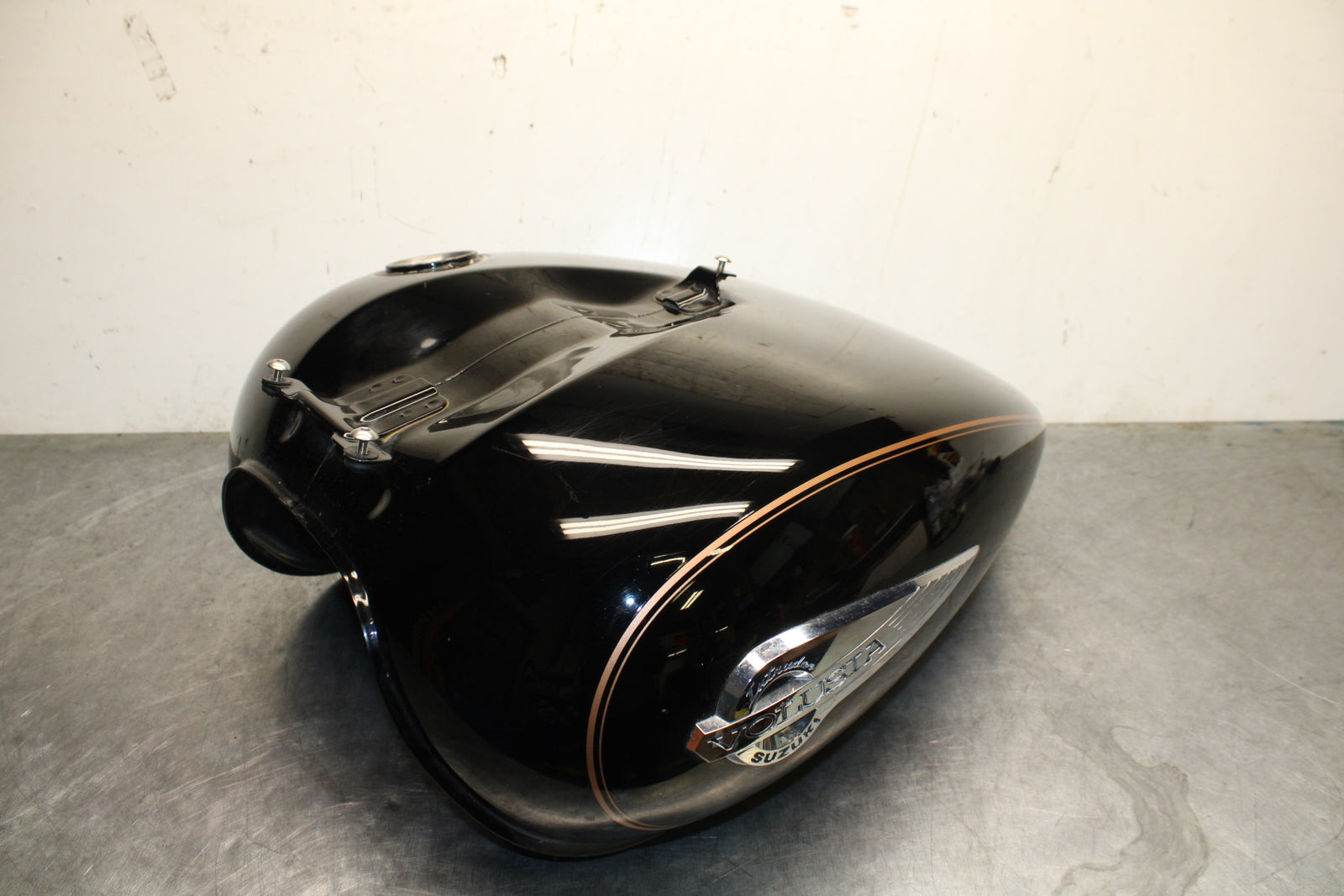 04 SUZUKI INTRUDER 800 GAS TANK FUEL PETROL RESERVOIR BB758