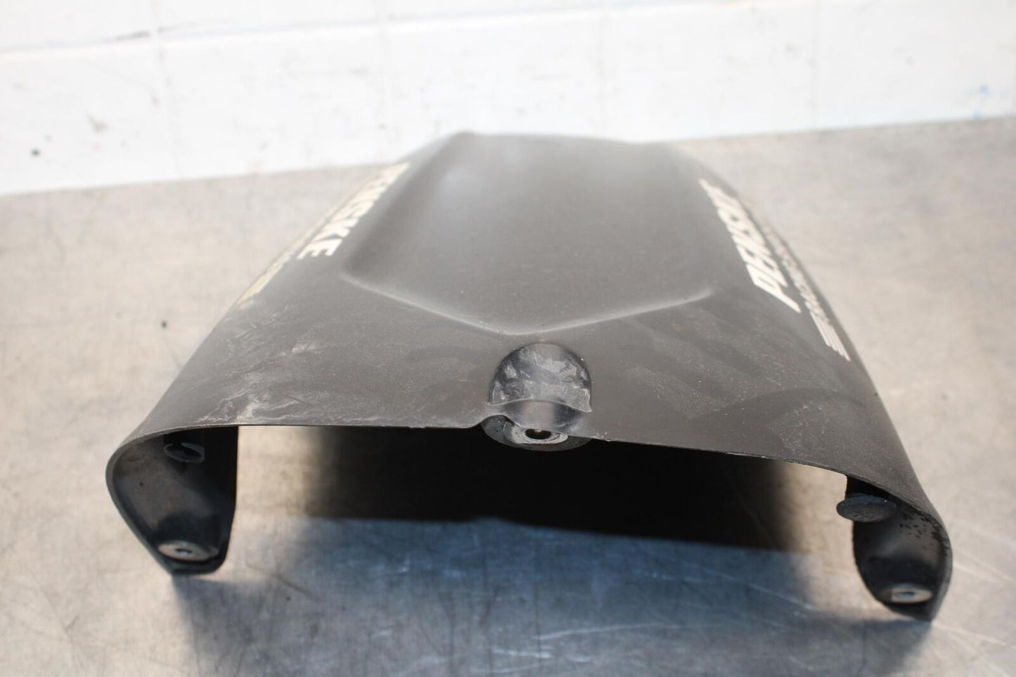05 YAMAHA YZF R6S REAR BACK WHEEL TIRE HUGGER FENDER BB600