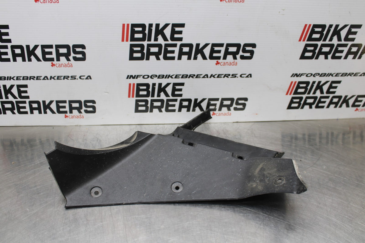 22-25 YAMAHA YZF R7 LEFT INNER FAIRING COWL PANEL TRIM OEM BB769