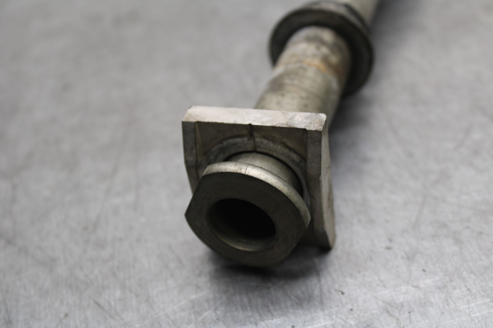 13-18 KAWASAKI NINJA ZX6R REAR AXLE BACK RIM PIVOT BOLT AXEL 41068-0613 BB666