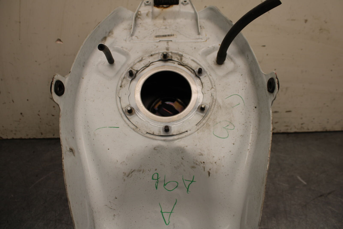 15-16 HONDA CB300F GAS TANK FUEL CELL PETROL RESERVOIR BB740