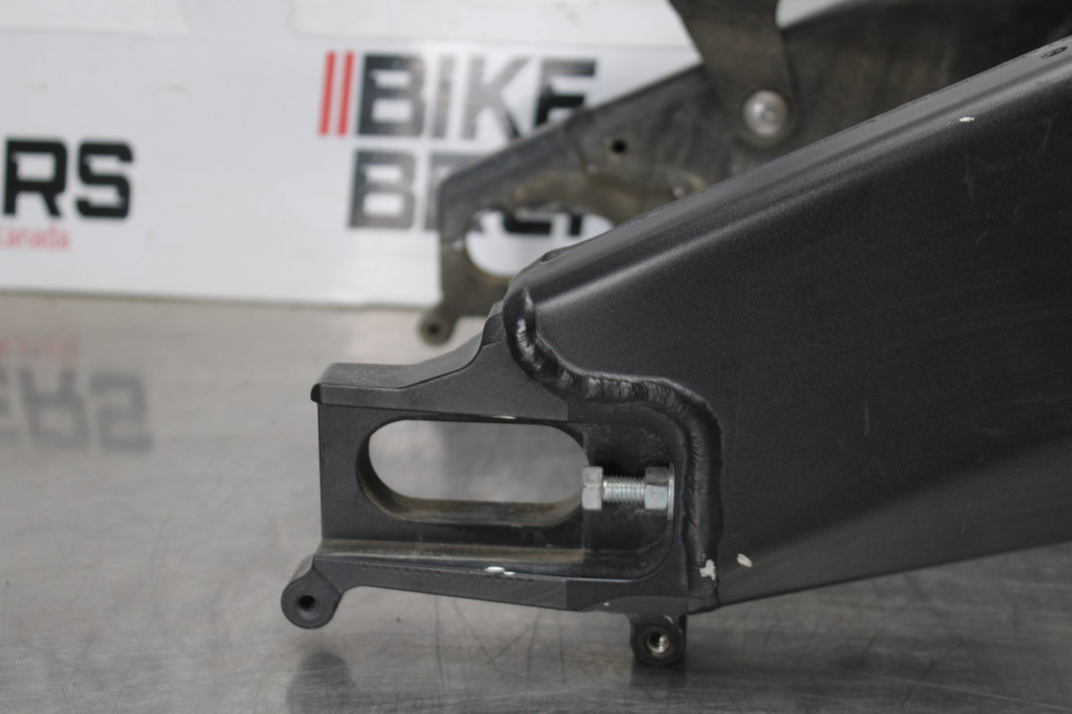 17 YAMAHA YZF R6 REAR SWINGARM BACK SUSPENSION SWING ARM BB922