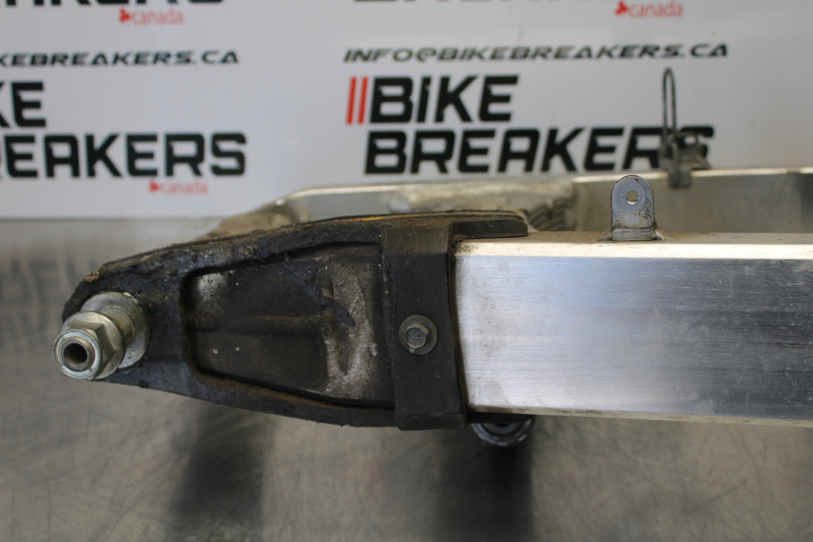 03 SUZUKI SV650S REAR SWINGARM BACK SUSPENSION SWING ARM BB167