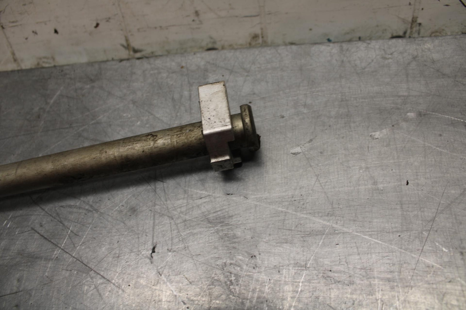 17-21 TRIUMPH STREET TRIPPLE R REAR AXLE BACK WHEEL RIM PIVOT BOLT AXEL bb452