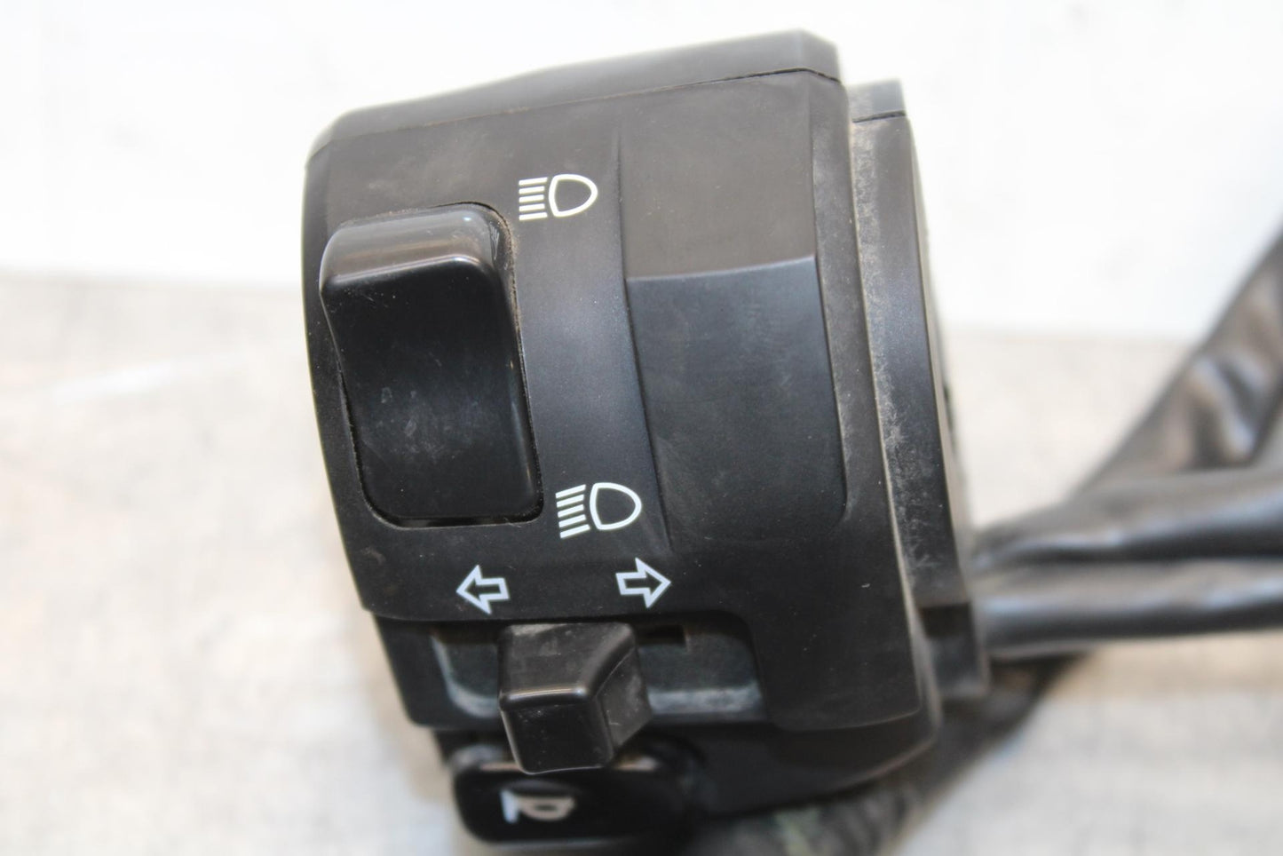 19-22 KAWASAKI Z400 LEFT CLIP ON HANDLE HORN SIGNALS SWITCH  BB586