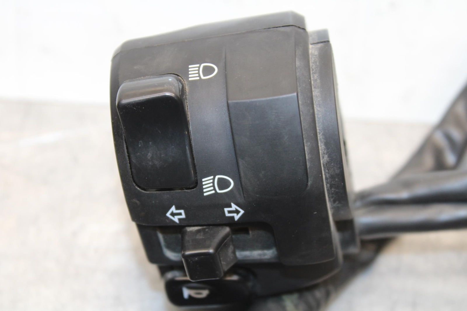 19-22 KAWASAKI Z400 LEFT CLIP ON HANDLE HORN SIGNALS SWITCH  BB586