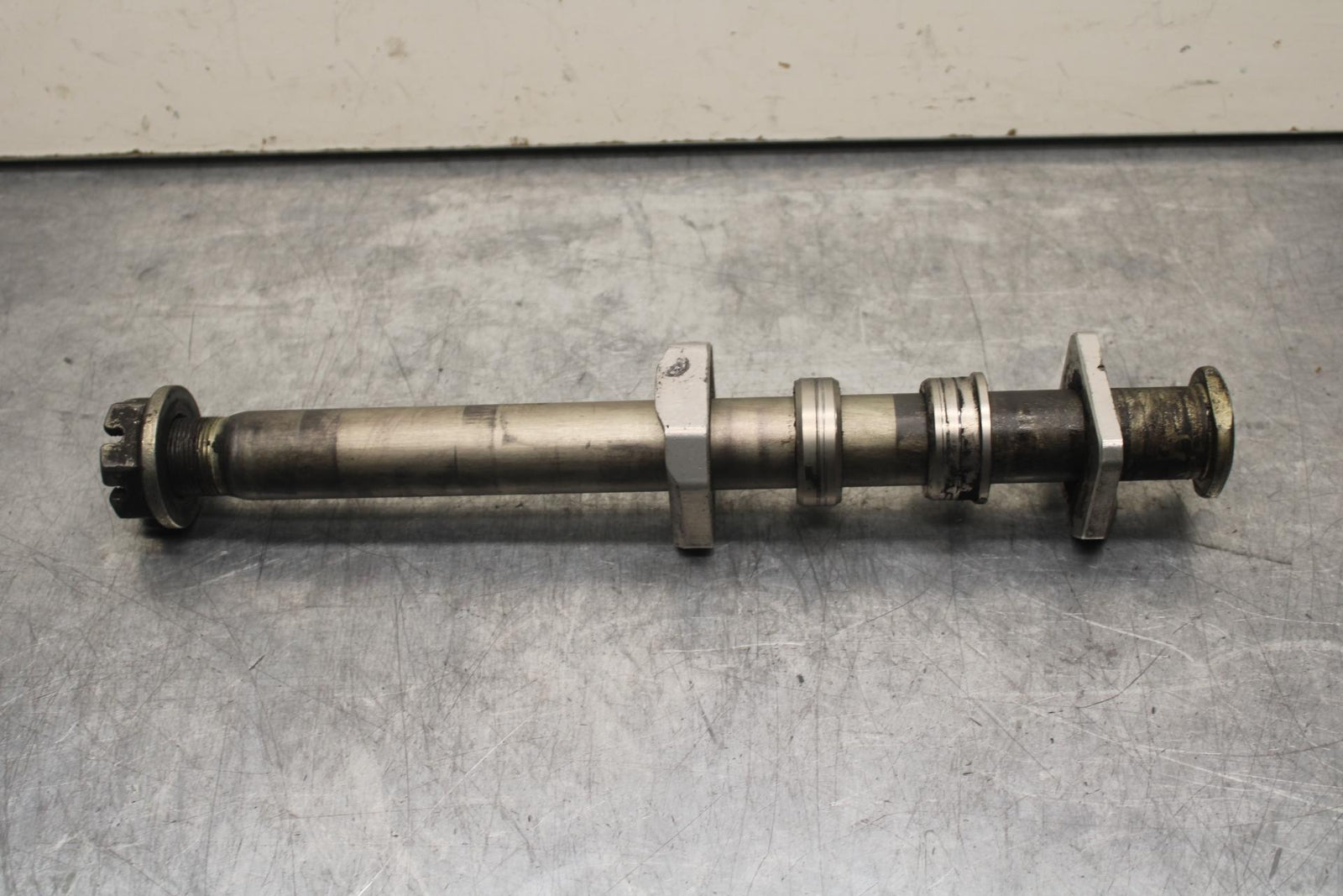 05 YAMAHA YZF R6S REAR AXLE BACK WHEEL RIM PIVOT BOLT AXEL BB50