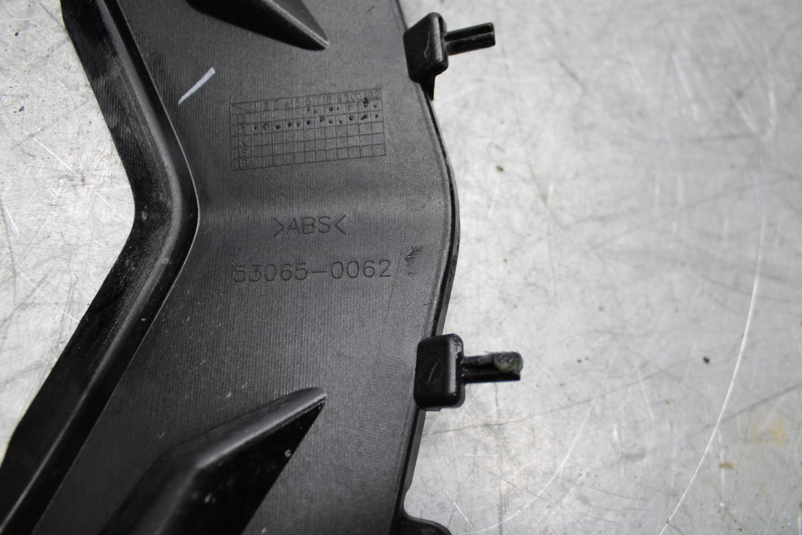 13-17 KAWASAKI NINJA 300 REAR BACK SEAT COVER TRIM FAIRING COVER BB429