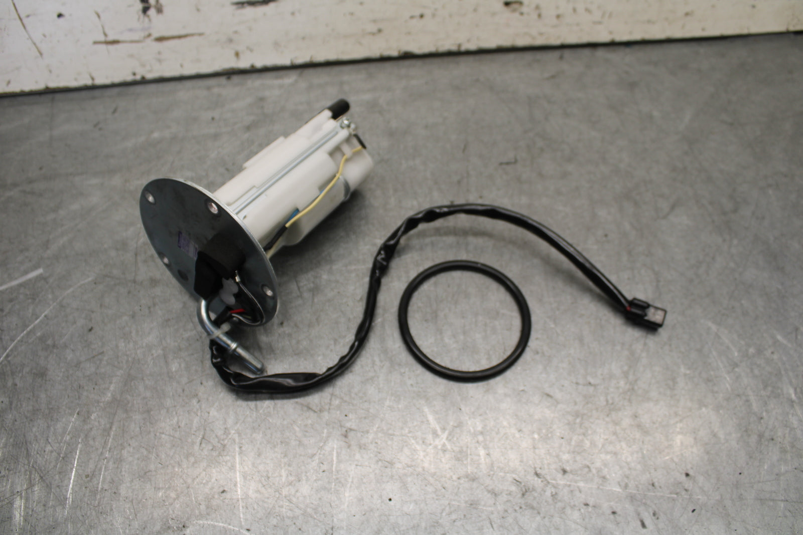 13-18 KAWASAKI NINJA ZX6R FUEL PUMP GAS PETROL SENDER UNIT 49040-0023 BB666