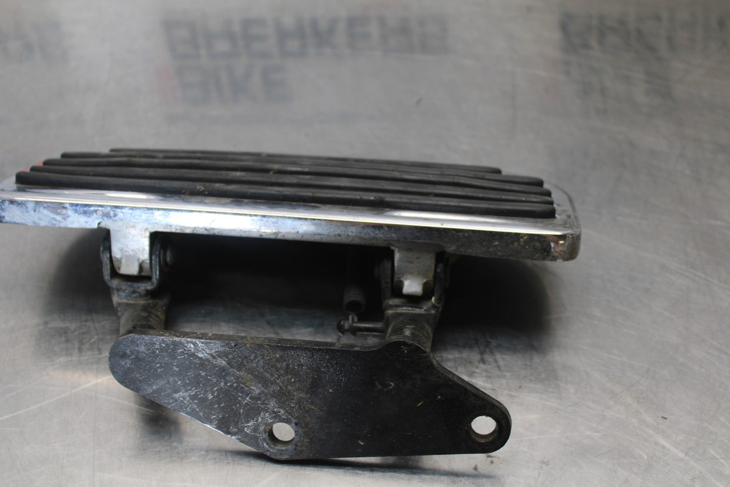 03-08 KAWASAKI VULCAN 1600 LEFT FRONT FOOT REST PEG STEP BB196