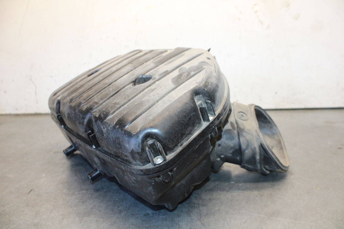 11-24 SUZUKI GSXR750 AIRBOX AIR INTAKE FILTER BOX  BB687