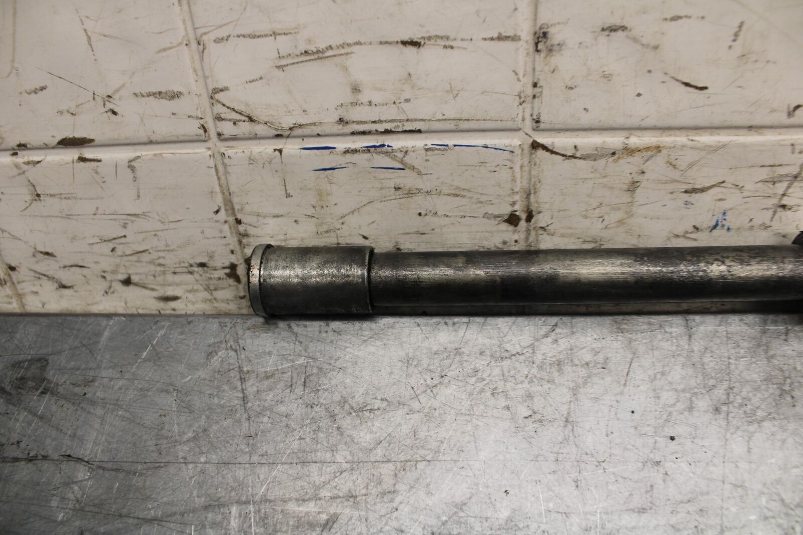 2001 Kawasaki Ninja ZX6 ZX600E FRONT WHEEL RIM AXLE PIVOT BOLT BB547