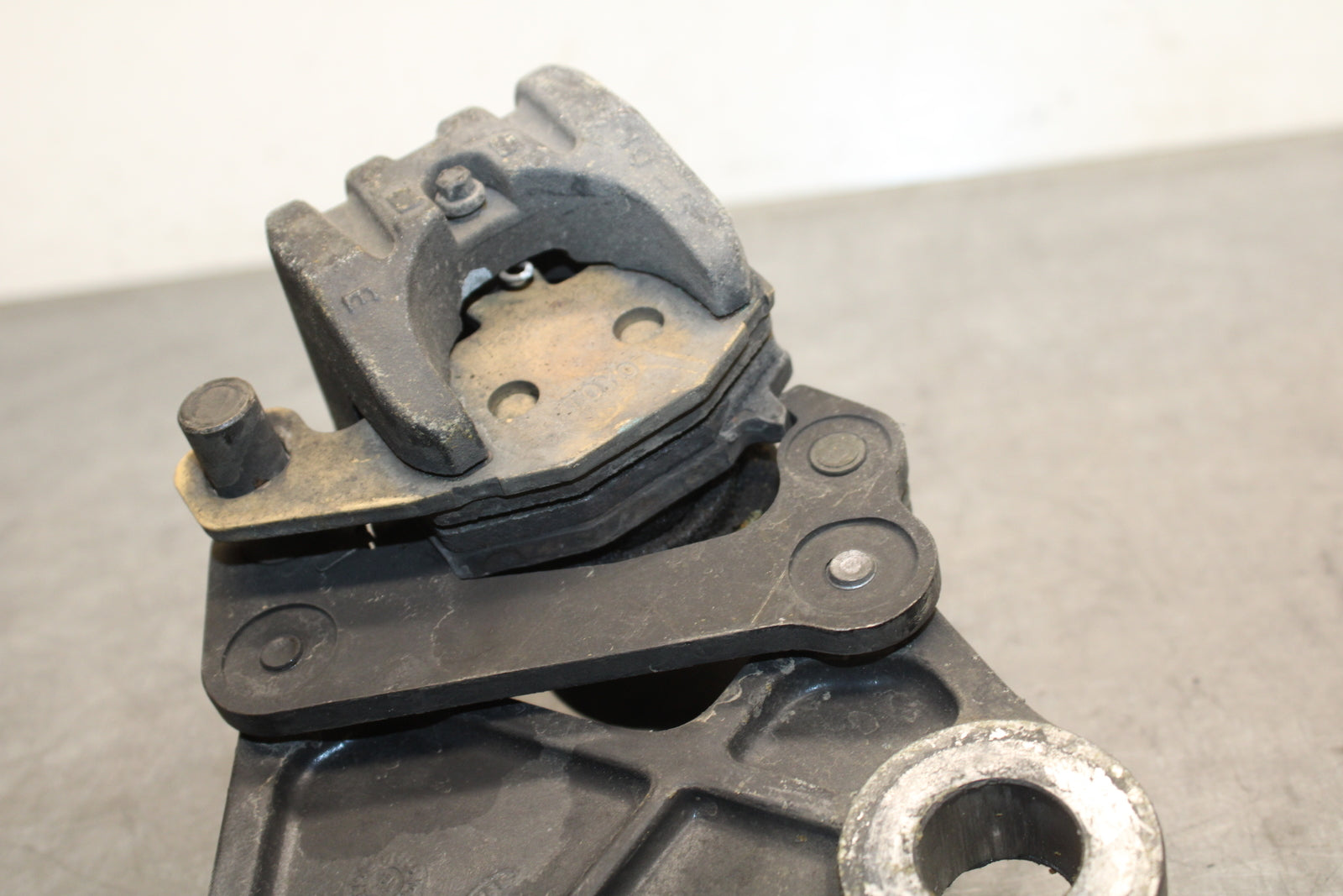 07-09 KAWASAKI VERSYS 650 REAR BACK BRAKE CALIPER W MOUNT BRACKET BB125