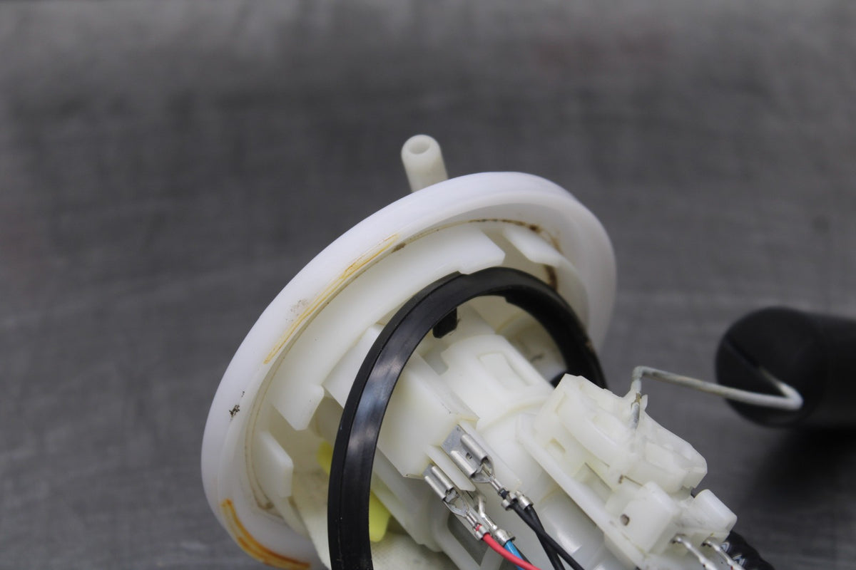 23 YAMAHA YZF R3 FUEL PUMP GAS PETROL SENDER UNIT BB806