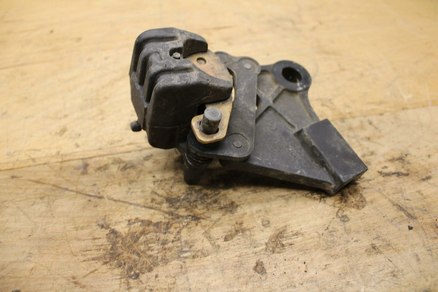 09-10 KAWASAKI ER-6N REAR BACK BRAKE CALIPER W MOUNT BRACKET BB325