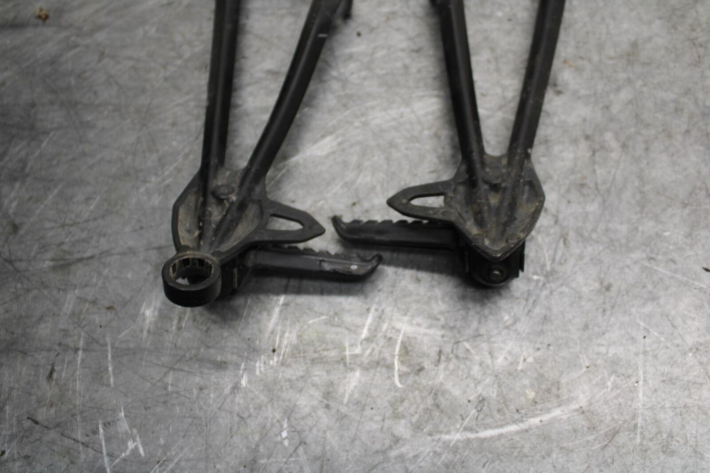 2009 Kawasaki Ninja ZX6R ZX600R REAR BACK PASSENGER PEG SET PAIR BB538