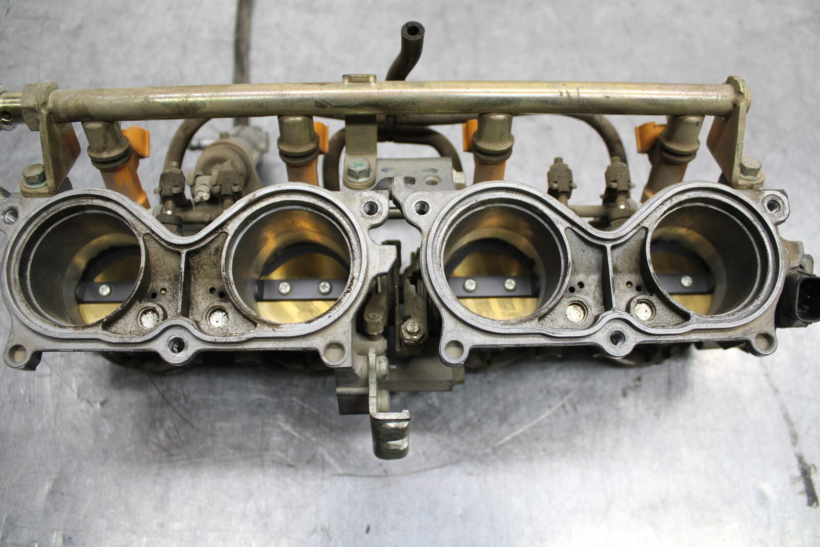 05-06 HONDA CBR600RR MAIN FUEL INJECTORS / THROTTLE BODIES BB739