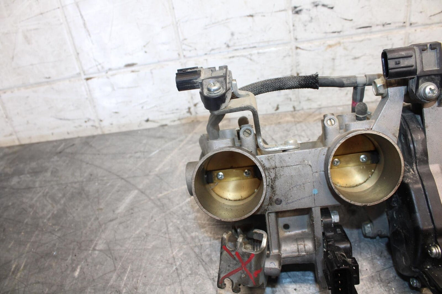 2015 Yamaha FZ09 MAIN FUEL INJECTORS / THROTTLE BODIES 1RC-12572-00-00 BB535