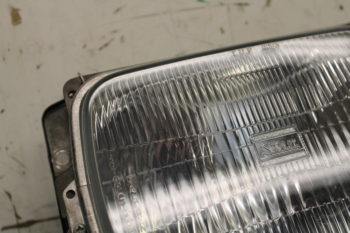 84 HONDA INTERCEPTOR 750 VF750F FRONT HEADLIGHT HEAD LIGHT LAMP BB108