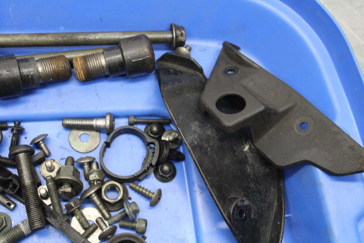 05 YAMAHA YZF R6S MISCELLANEOUS MOUNTING BOLTS HARDWARE MOTOR SCREWS BB95