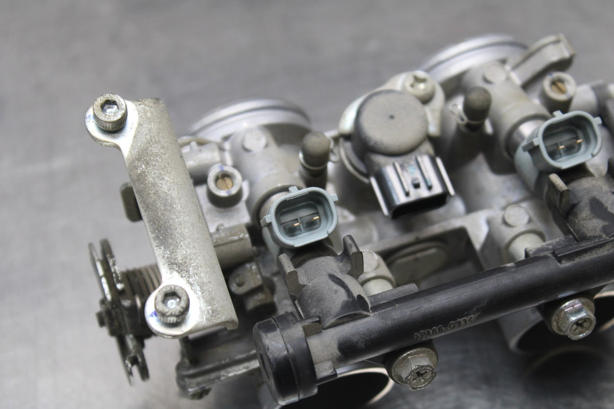 17-18 YAMAHA YZF R3 MAIN FUEL INJECTORS / THROTTLE BODIES BB813