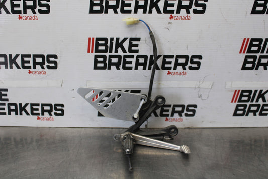 13-18 KAWASAKI NINJA ZX6R RIGHT REARSET REAR SET DRIVER FOOT PEG REST STOP BB908