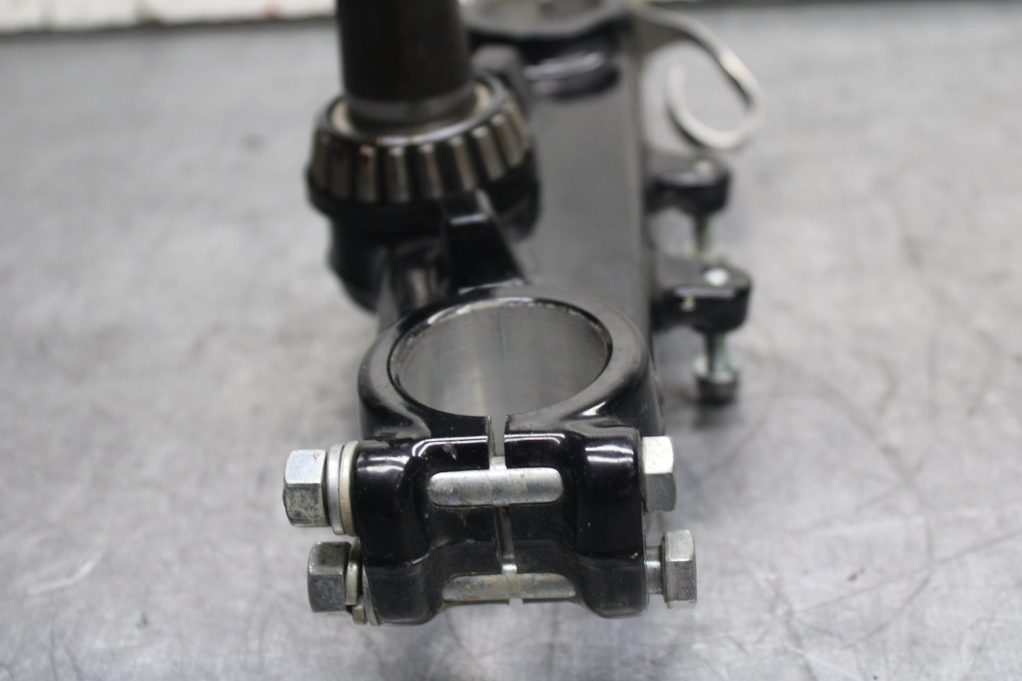 82-83 YAMAHA IT175 FRONT FORKS CLAMP LOWER TRIPLE TREE STEM BB108
